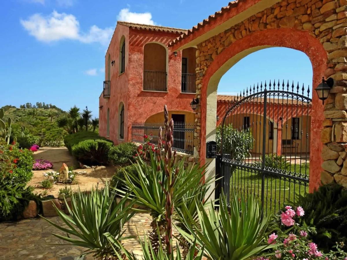 Hotel La Corte Rosada Villasimius Bagian luar foto