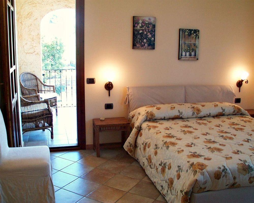 Hotel La Corte Rosada Villasimius Bagian luar foto