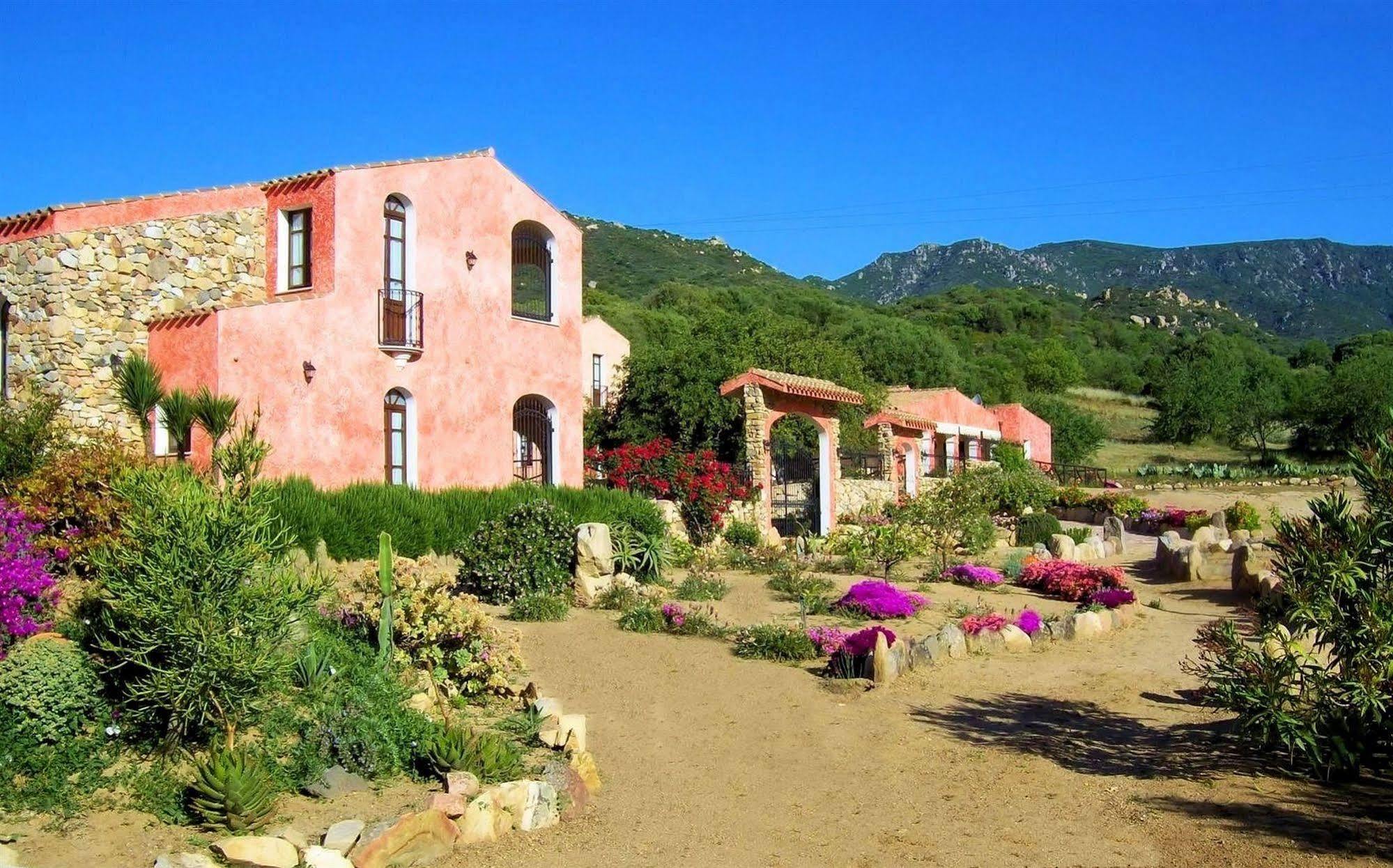 Hotel La Corte Rosada Villasimius Bagian luar foto