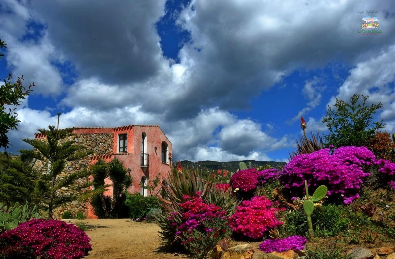 Hotel La Corte Rosada Villasimius Bagian luar foto