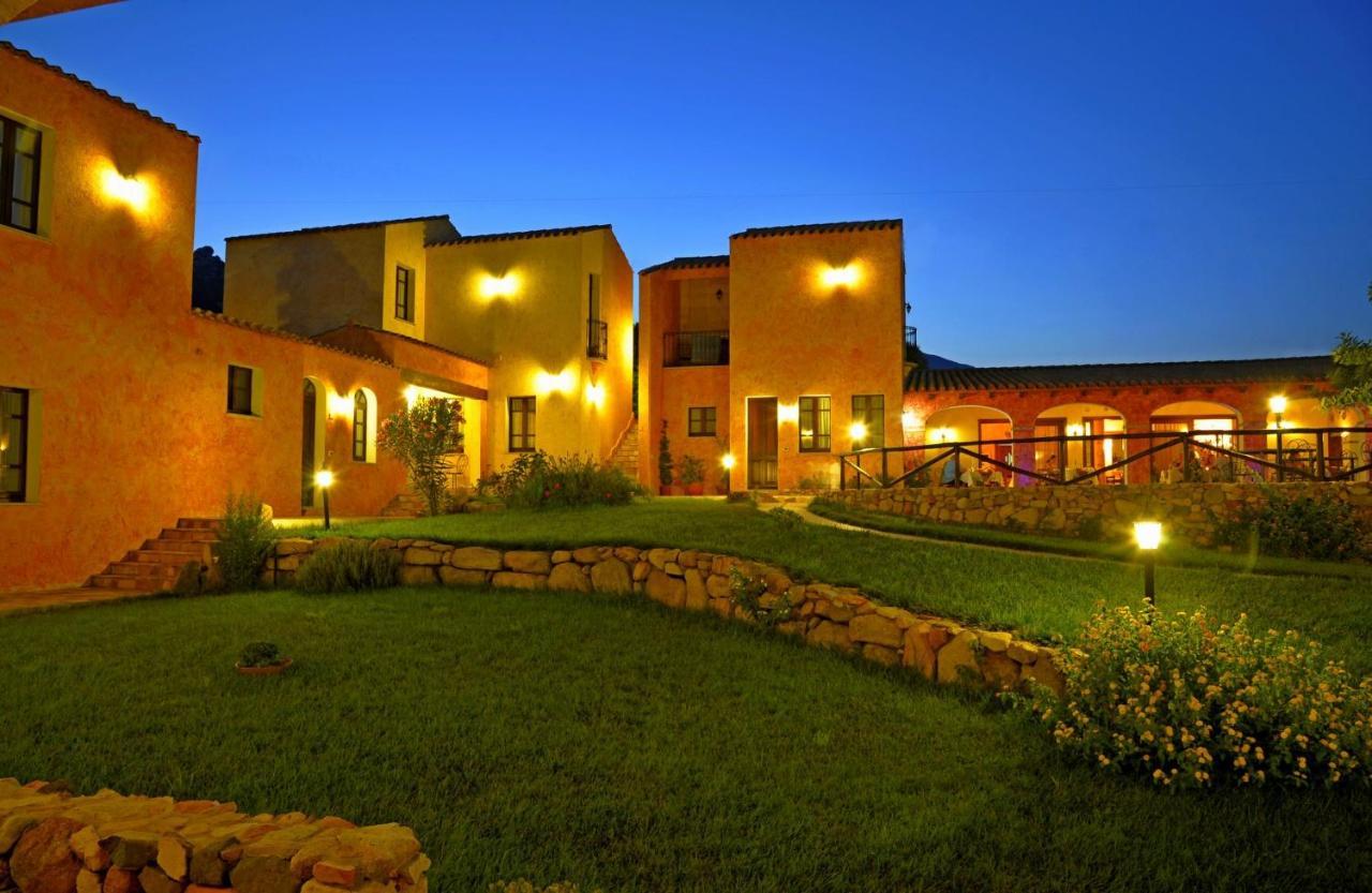 Hotel La Corte Rosada Villasimius Bagian luar foto